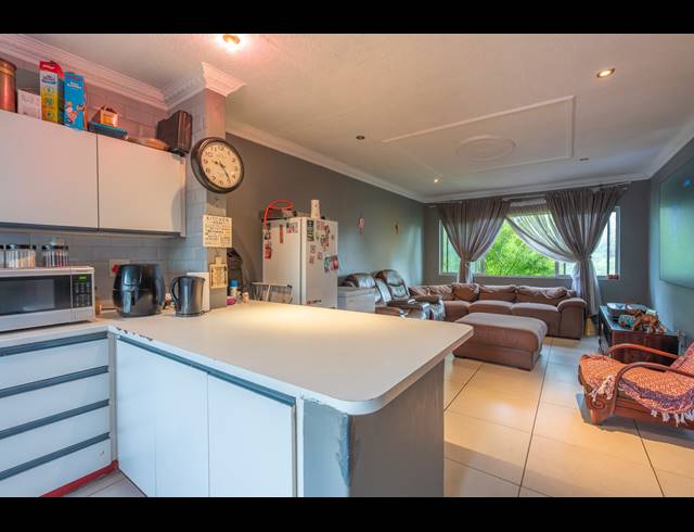 2 BEDROOM APARTMENT FOR SALE IN BUCCLEUCH